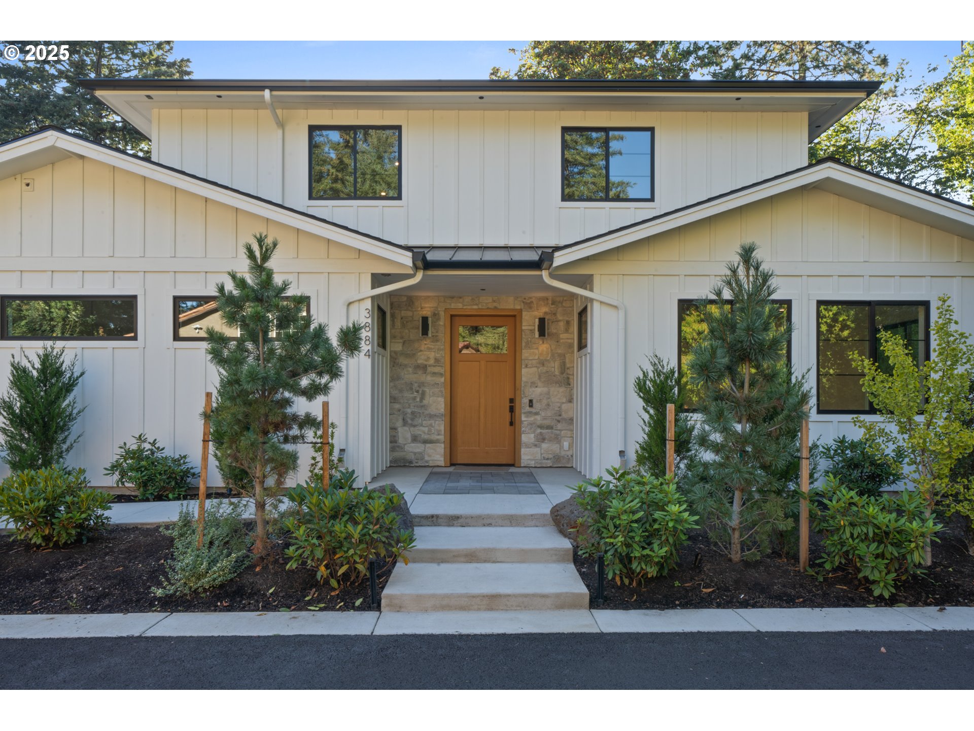 3884 LAKE GROVE AVE