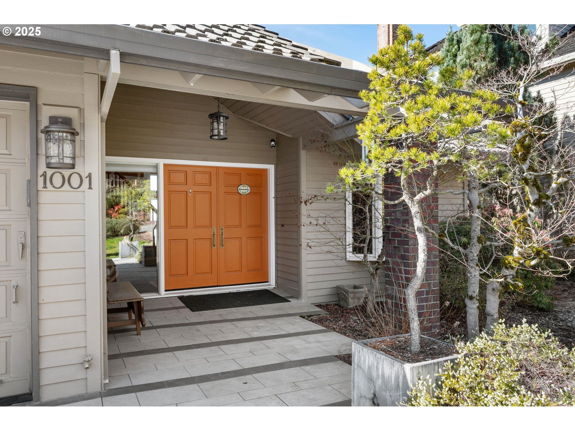 1001 SW SUMMIT VIEW DR