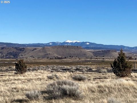 A home in John Day