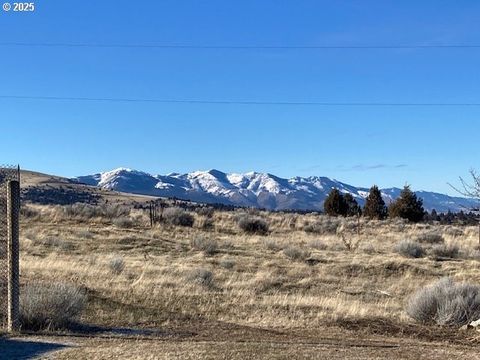 A home in John Day