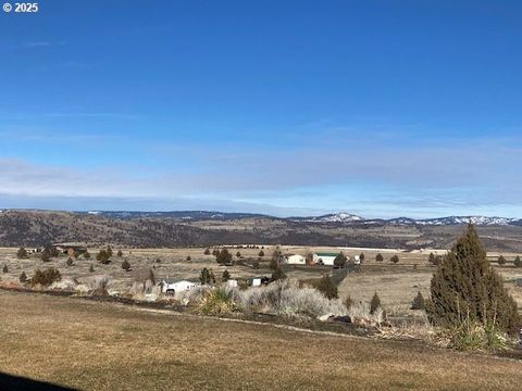 A home in John Day