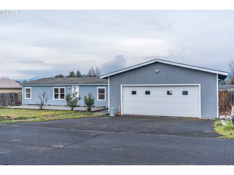 A home in Hood River