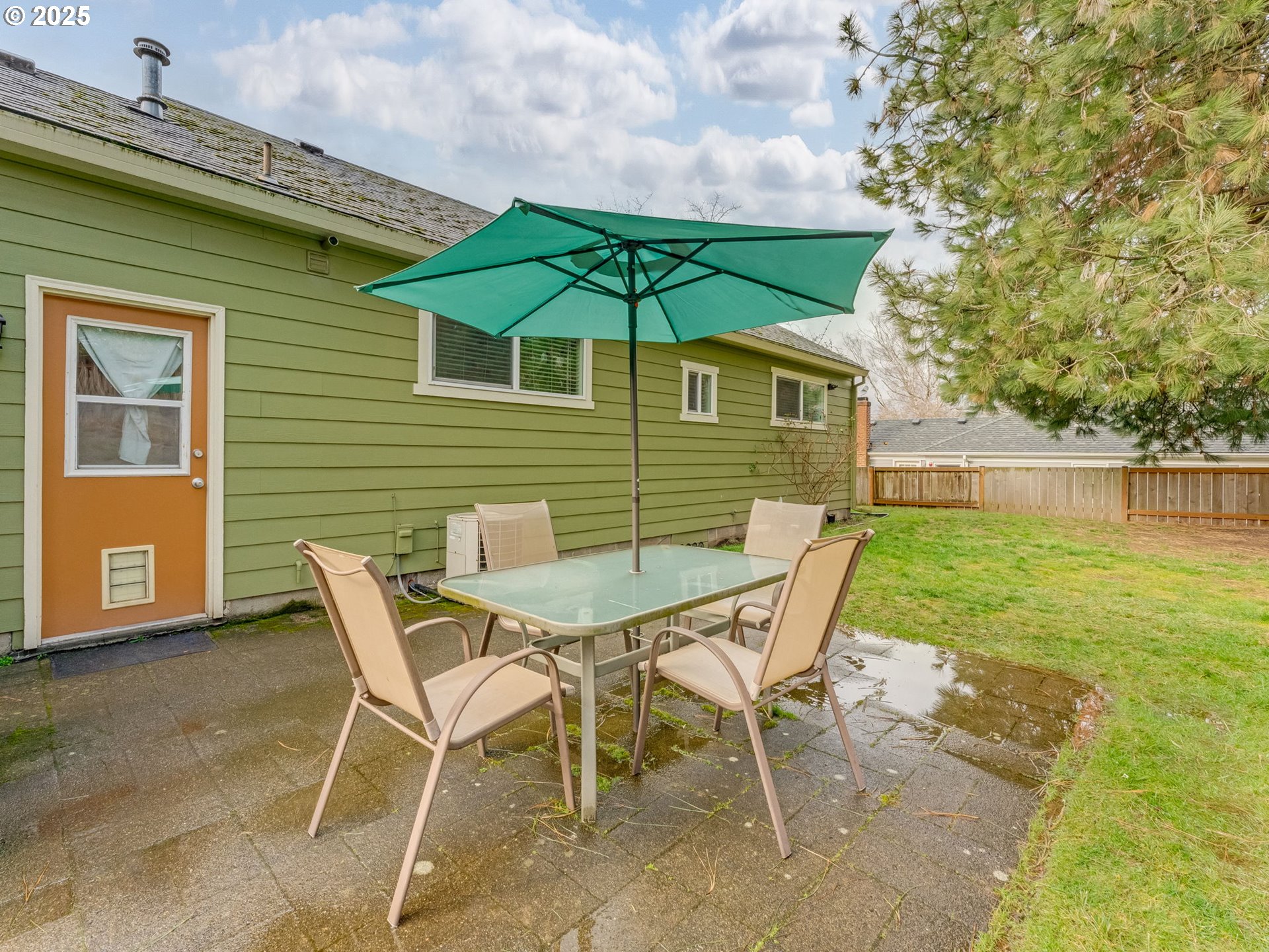 Portland, Oregon 97266, United States, 2 Bedrooms Bedrooms, ,1 BathroomBathrooms,Residential,Pending,79816