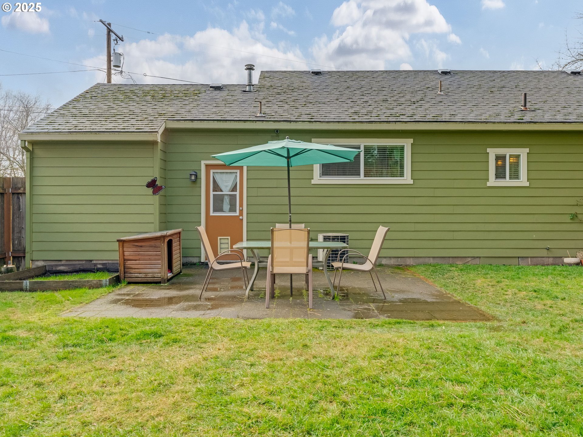 Portland, Oregon 97266, United States, 2 Bedrooms Bedrooms, ,1 BathroomBathrooms,Residential,Pending,79816