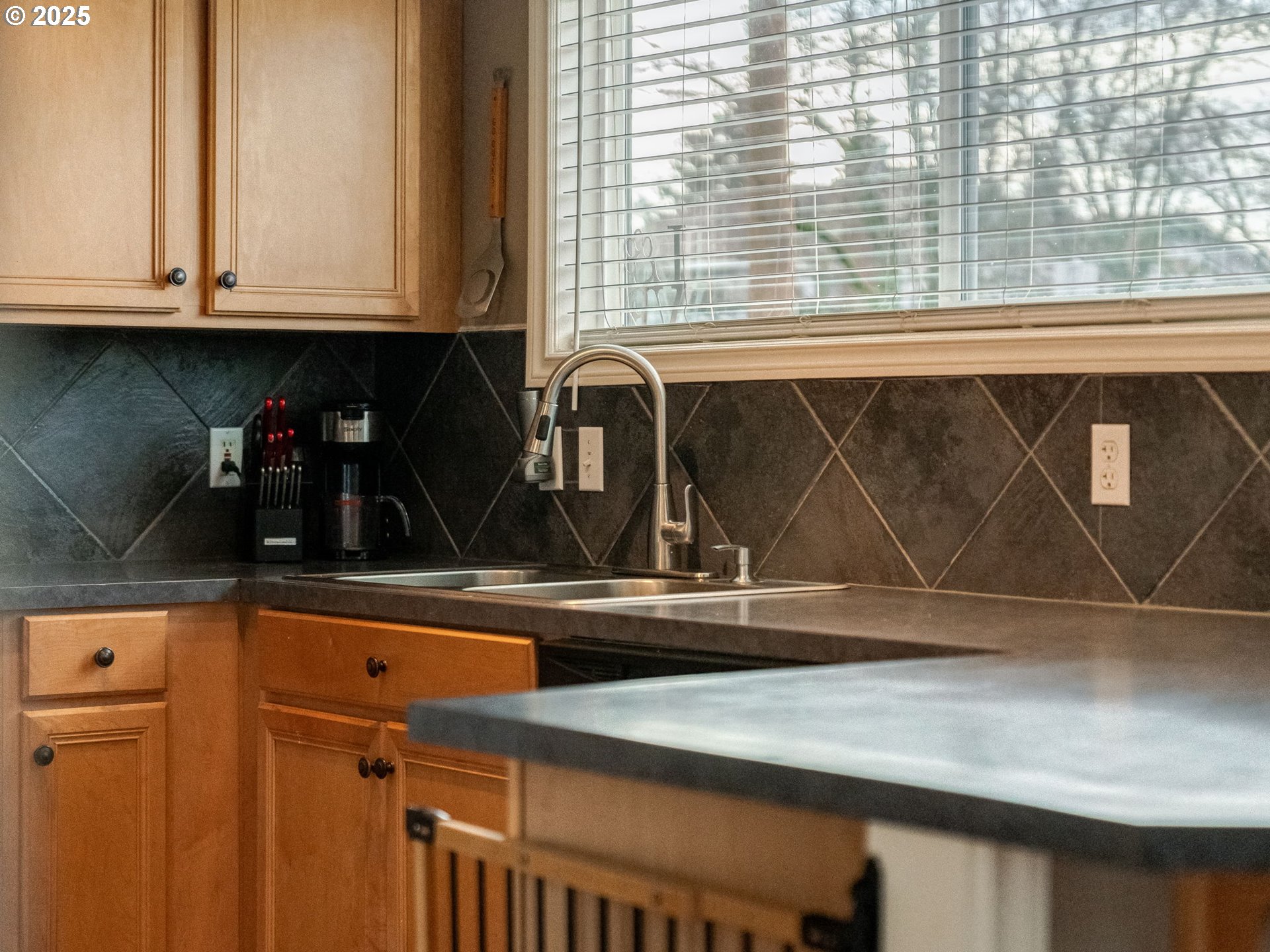 Portland, Oregon 97266, United States, 2 Bedrooms Bedrooms, ,1 BathroomBathrooms,Residential,Pending,79816