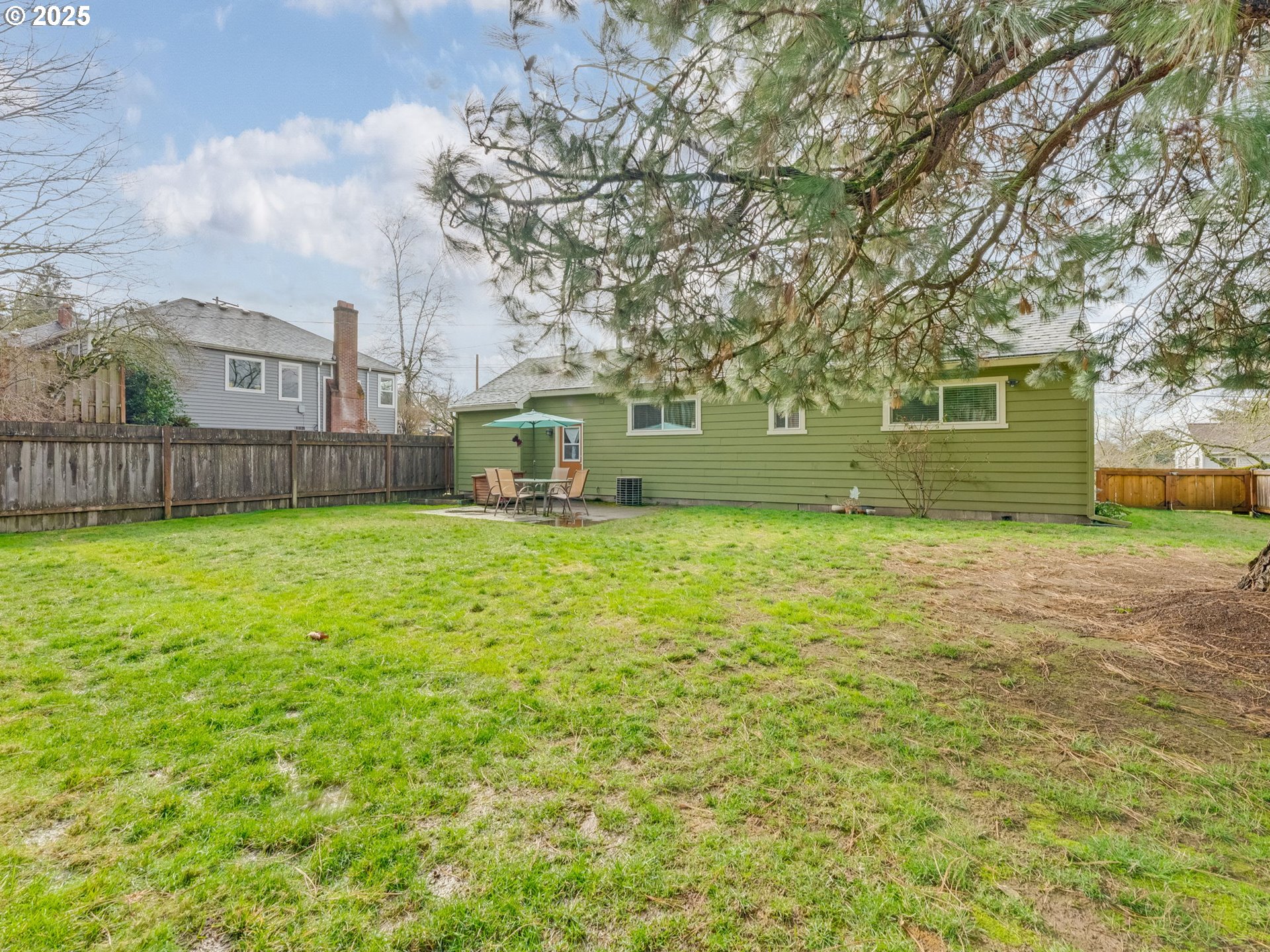 Portland, Oregon 97266, United States, 2 Bedrooms Bedrooms, ,1 BathroomBathrooms,Residential,Pending,79816