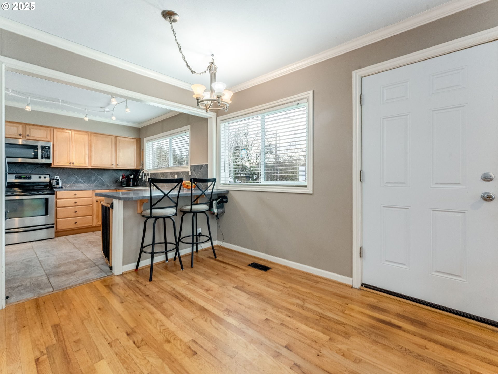 Portland, Oregon 97266, United States, 2 Bedrooms Bedrooms, ,1 BathroomBathrooms,Residential,Pending,79816