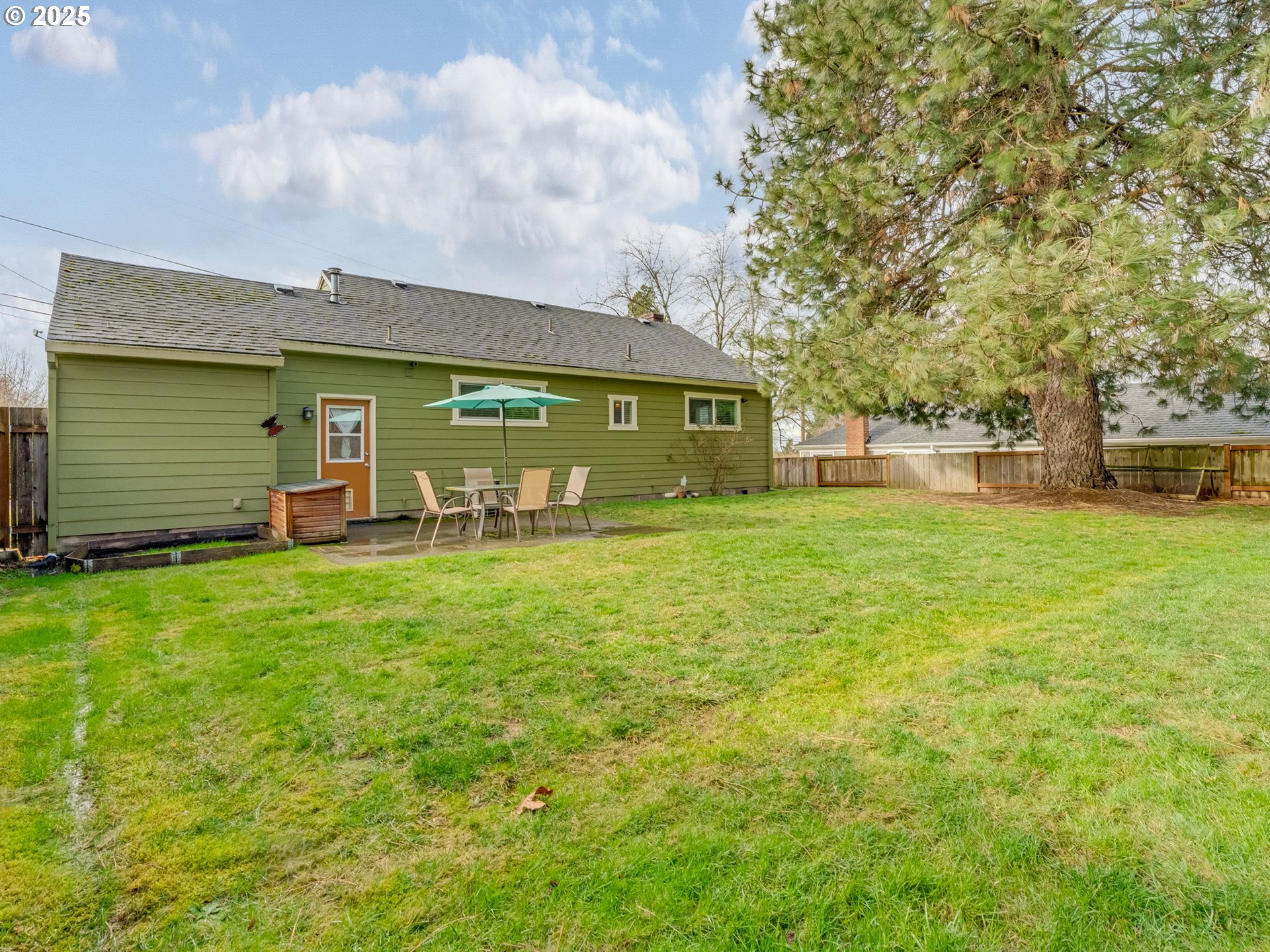 Portland, Oregon 97266, United States, 2 Bedrooms Bedrooms, ,1 BathroomBathrooms,Residential,Pending,79816