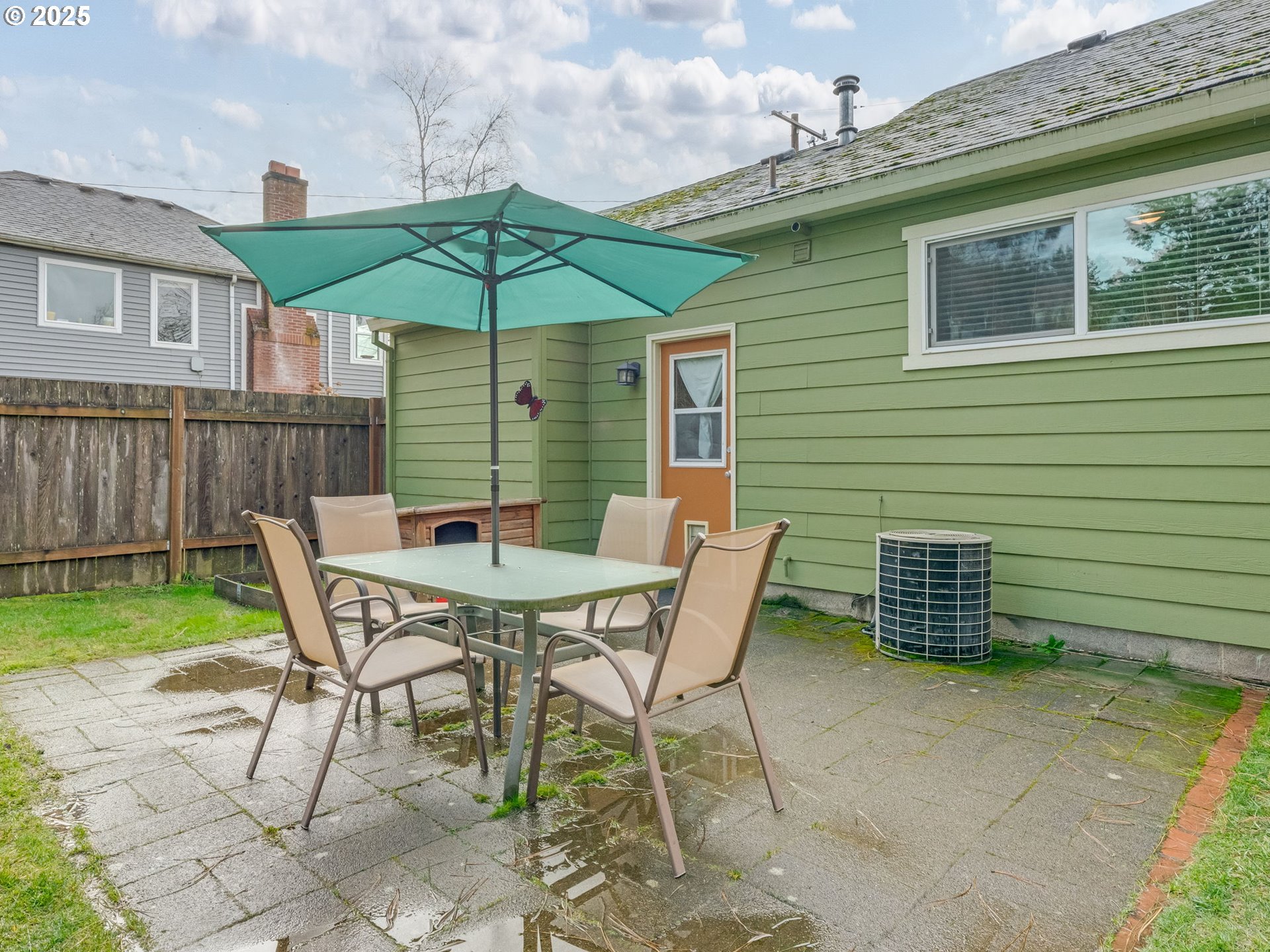 Portland, Oregon 97266, United States, 2 Bedrooms Bedrooms, ,1 BathroomBathrooms,Residential,Pending,79816