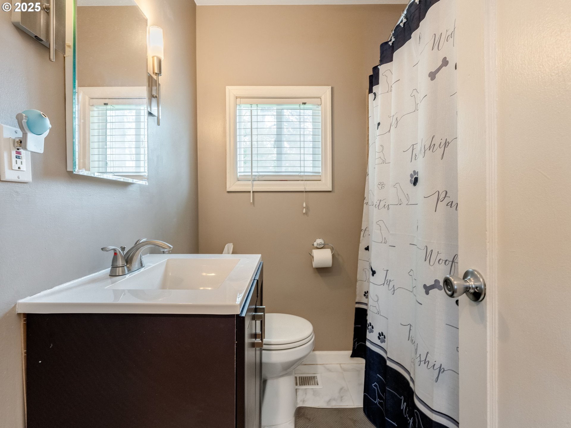 Portland, Oregon 97266, United States, 2 Bedrooms Bedrooms, ,1 BathroomBathrooms,Residential,Pending,79816