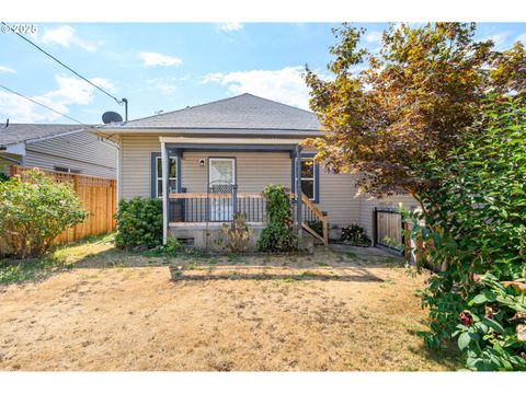 1404 E 8TH ST Newberg OR 97132