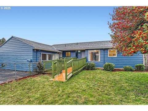 330 E HEREFORD ST Gladstone OR 97027