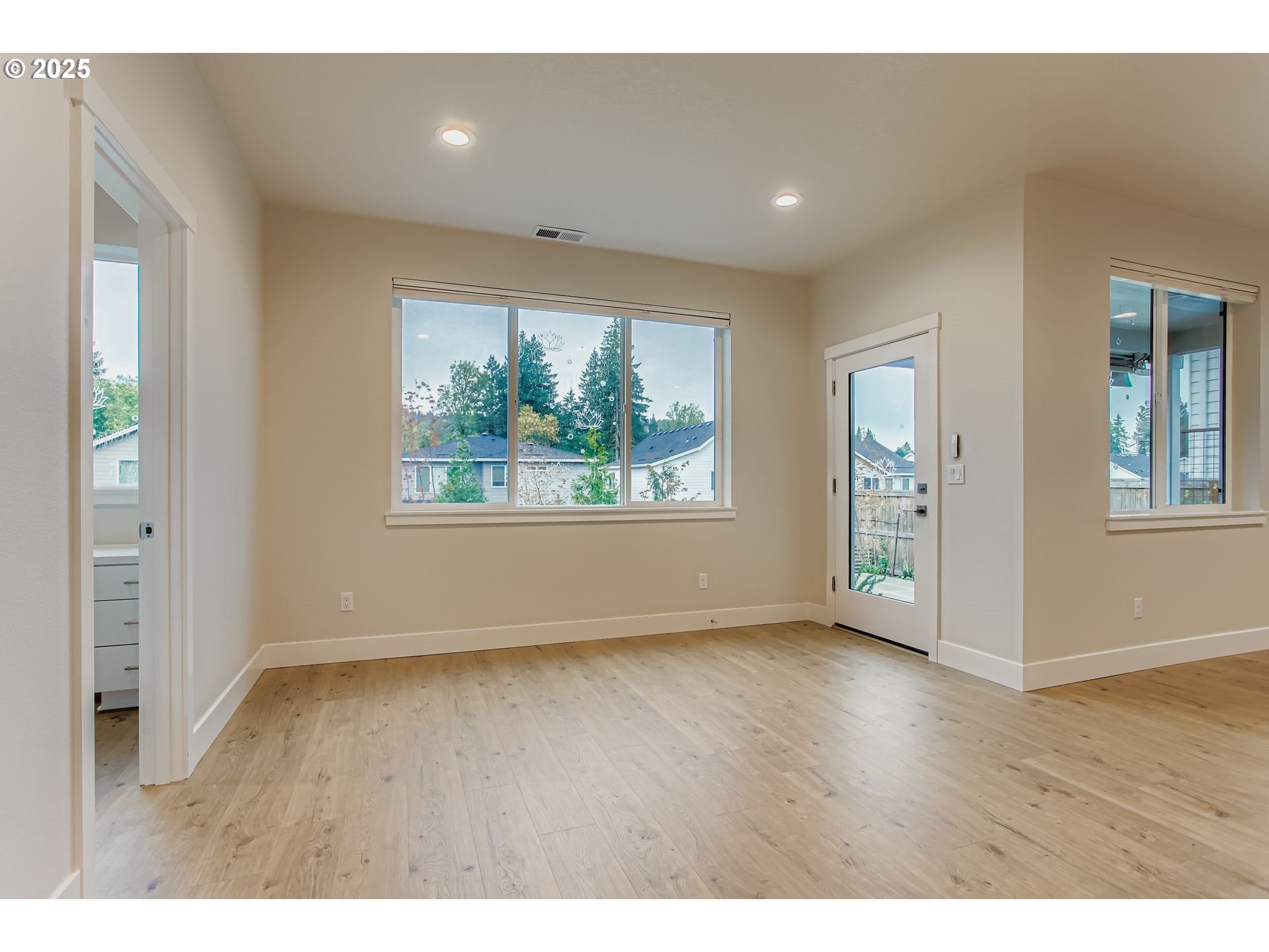 Sherwood, Oregon 97140, United States, 5 Bedrooms Bedrooms, ,3 BathroomsBathrooms,Residential,Active,220432