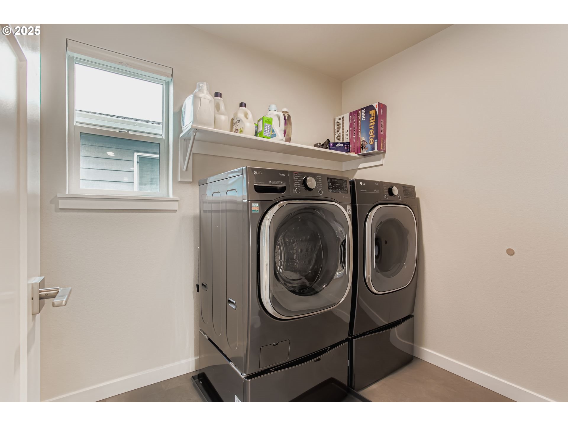 Sherwood, Oregon 97140, United States, 5 Bedrooms Bedrooms, ,3 BathroomsBathrooms,Residential,Active,220432