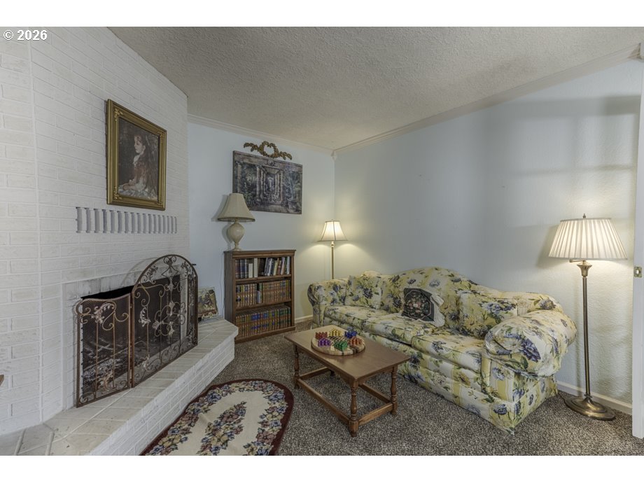 2224 ROGERS LN