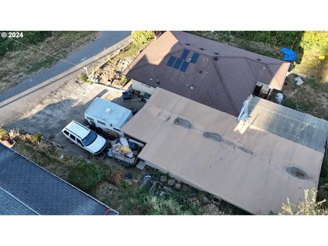 A home in Coos Bay