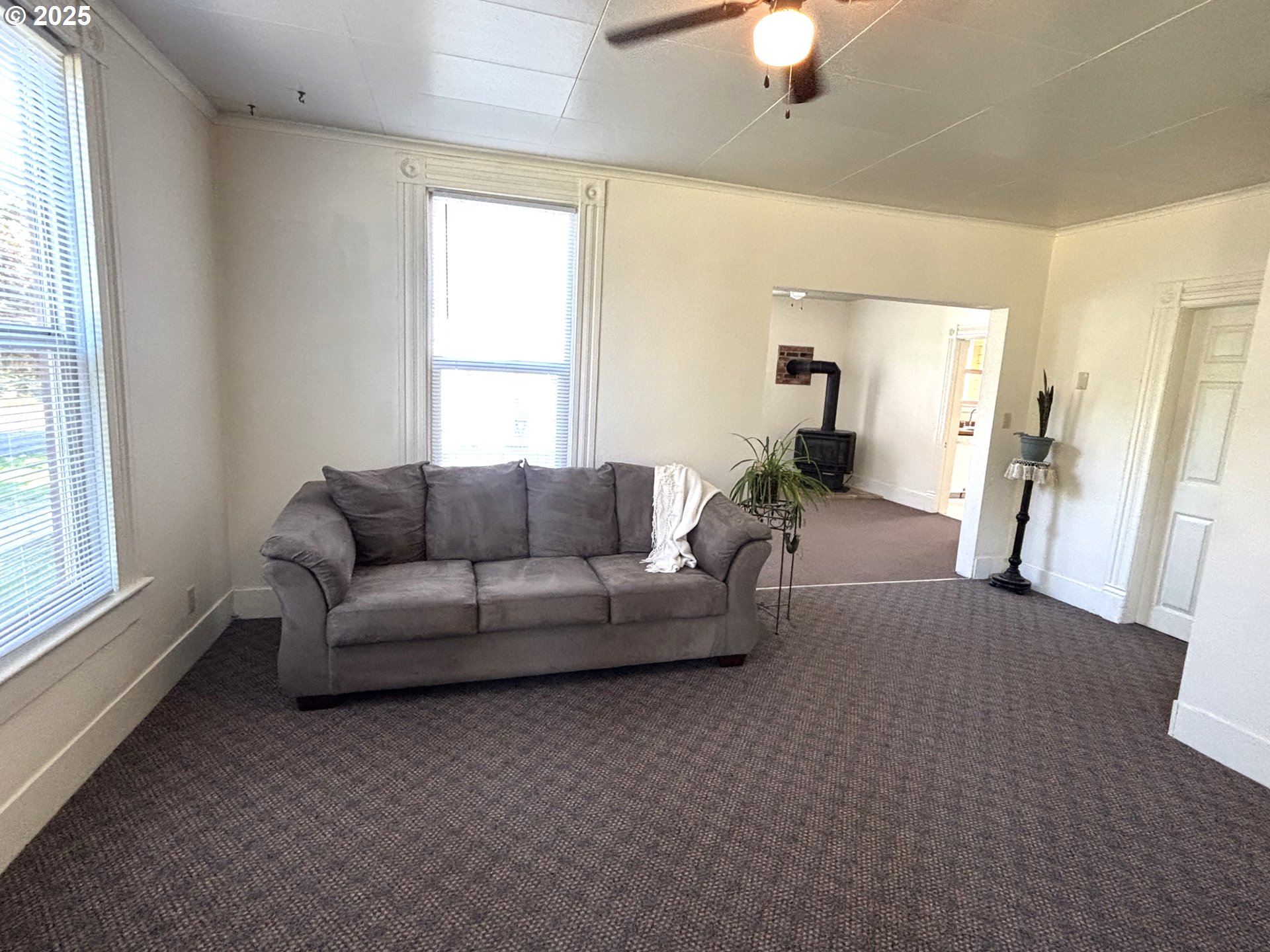 702 MAIN AVE