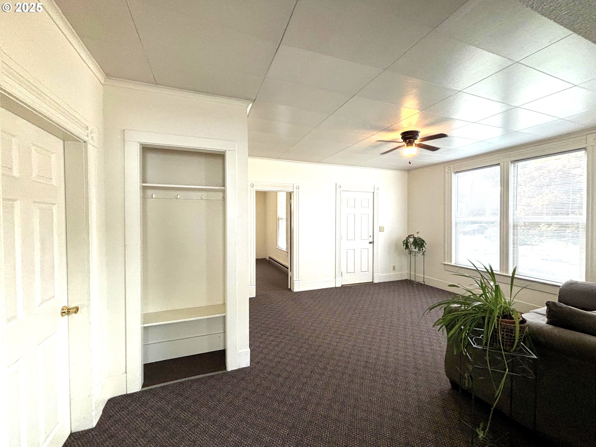 702 MAIN AVE