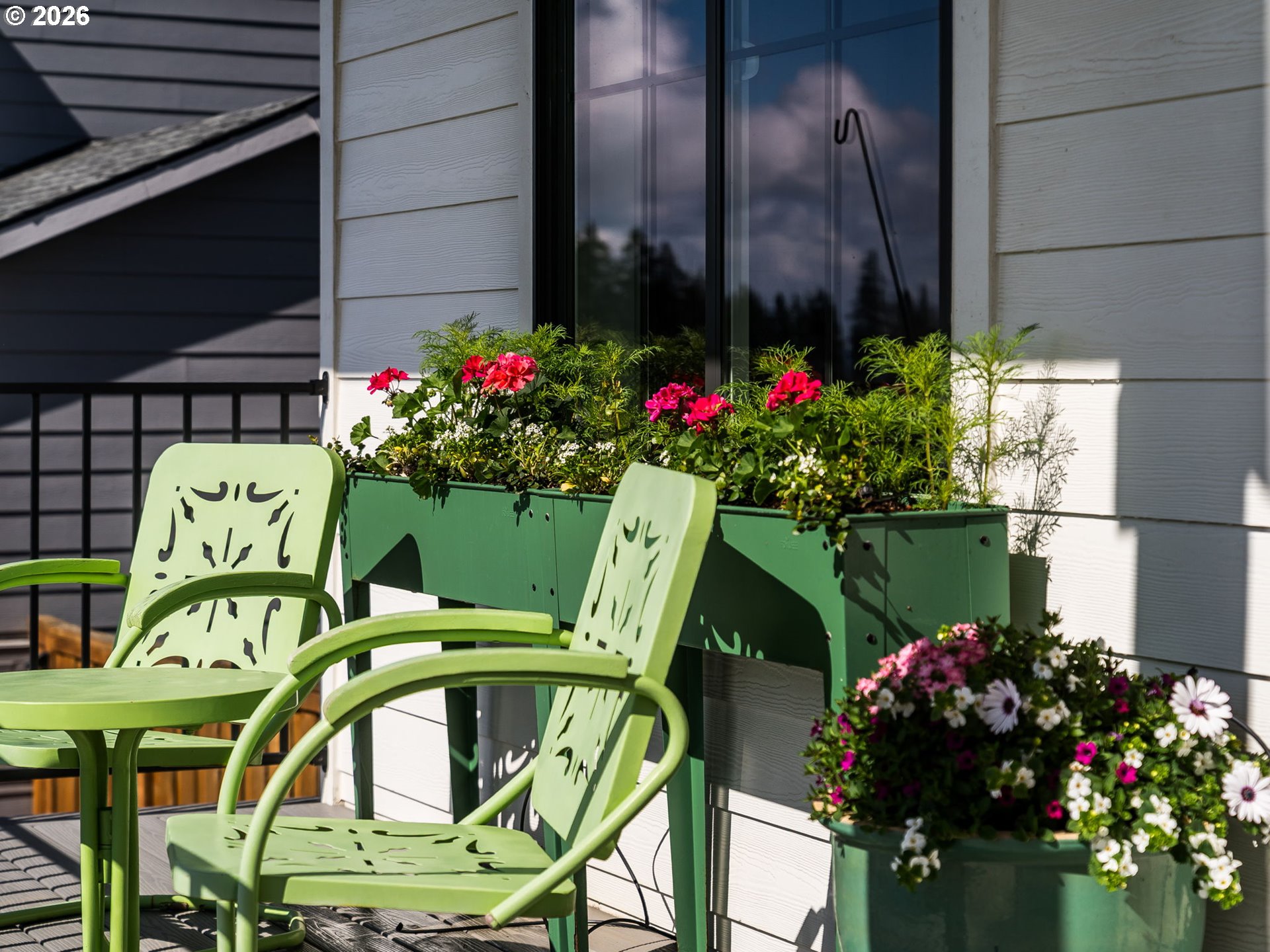 2877 NW MT ASHLAND LN