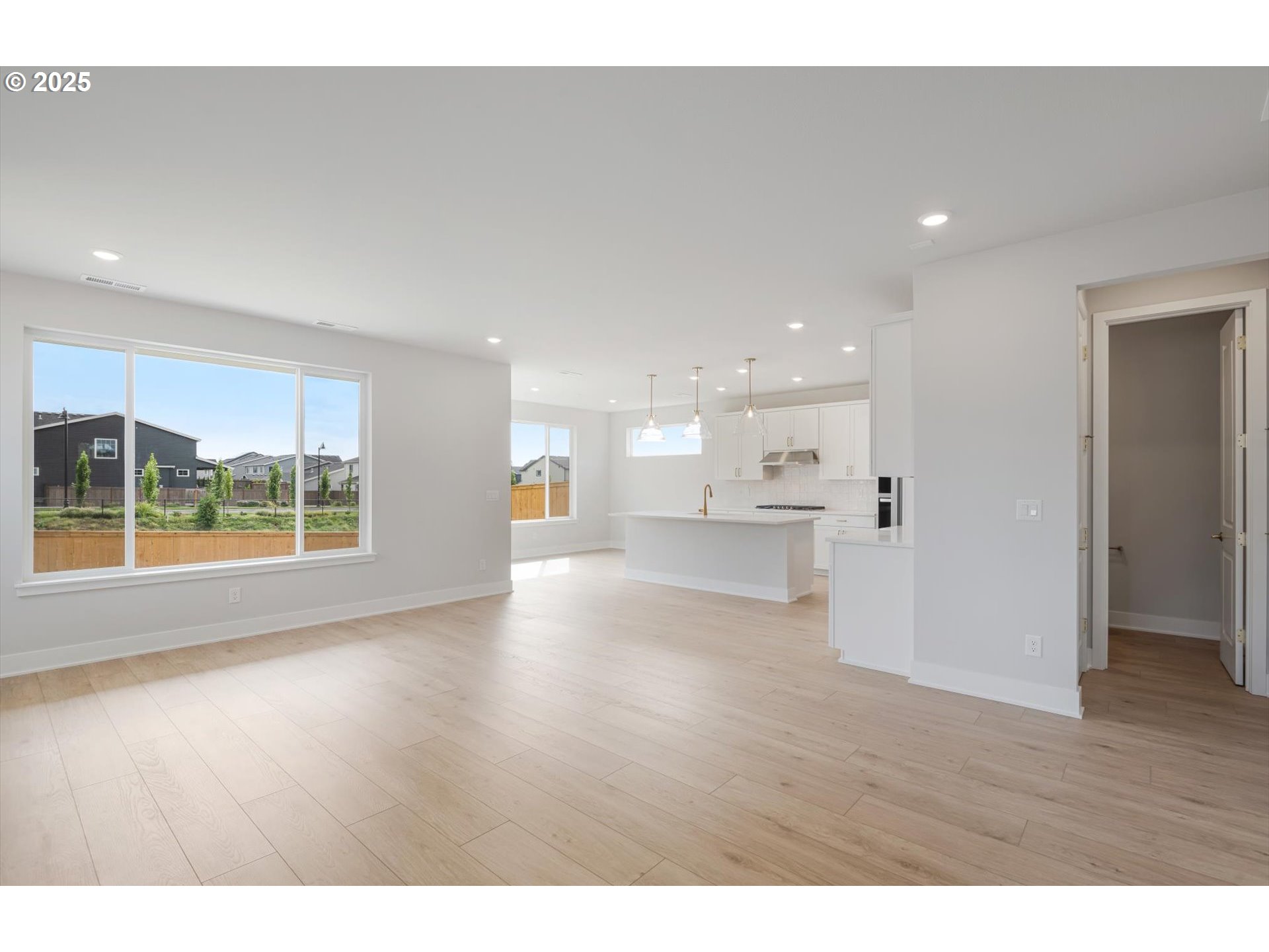 6748 SW Windflower ST