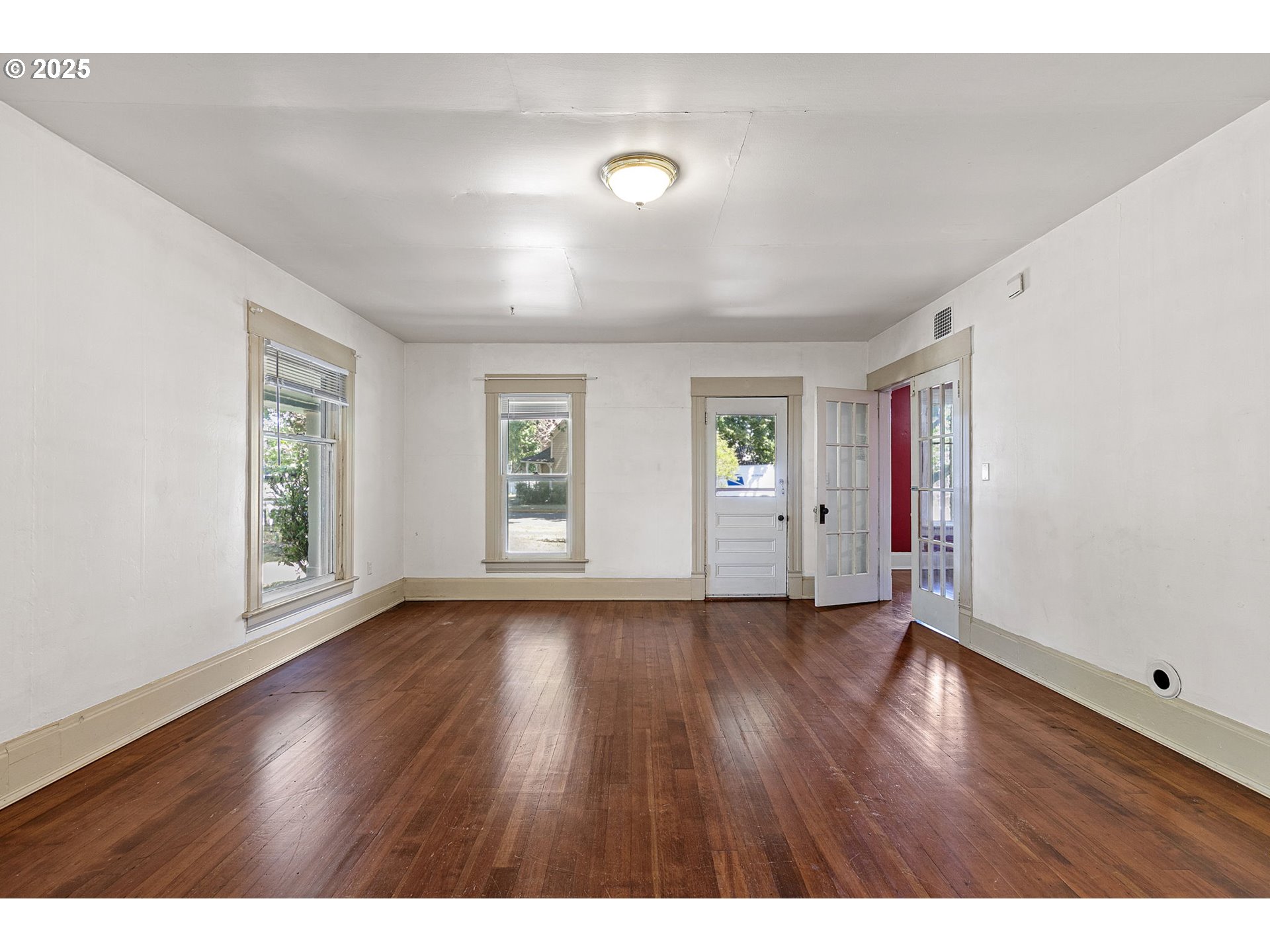 1112 W 8th AVE