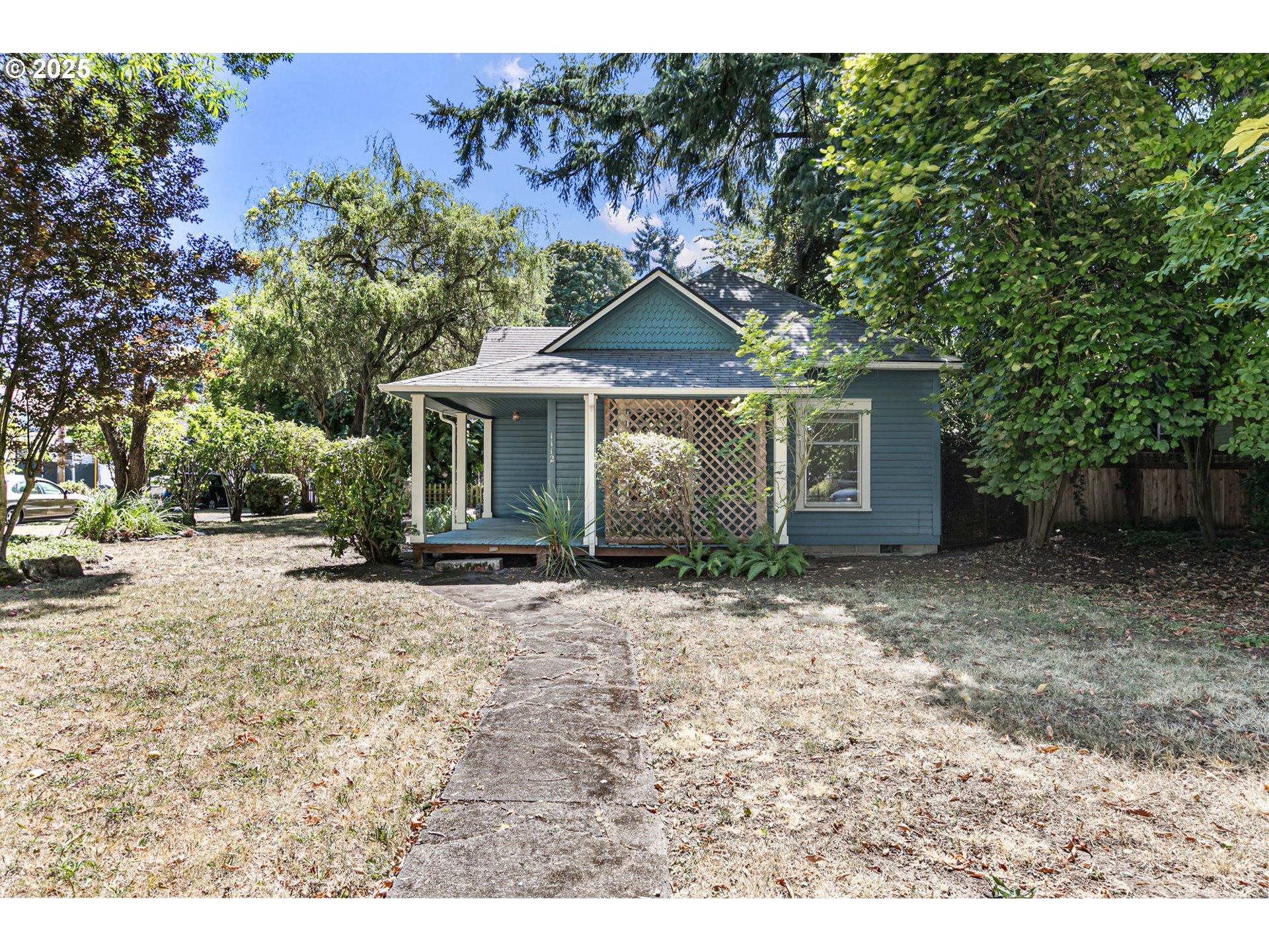 1112 W 8th AVE