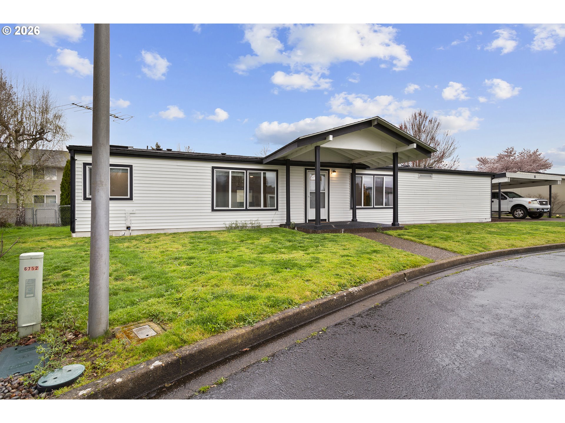 1145 SW CYPRESS ST 8