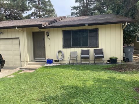 Photo of 1128 SE Rummel St, McMinnville, OR 97128 (MLS # 664613573)