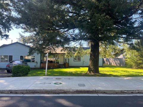 933 SE 174TH AVE Portland OR 97233