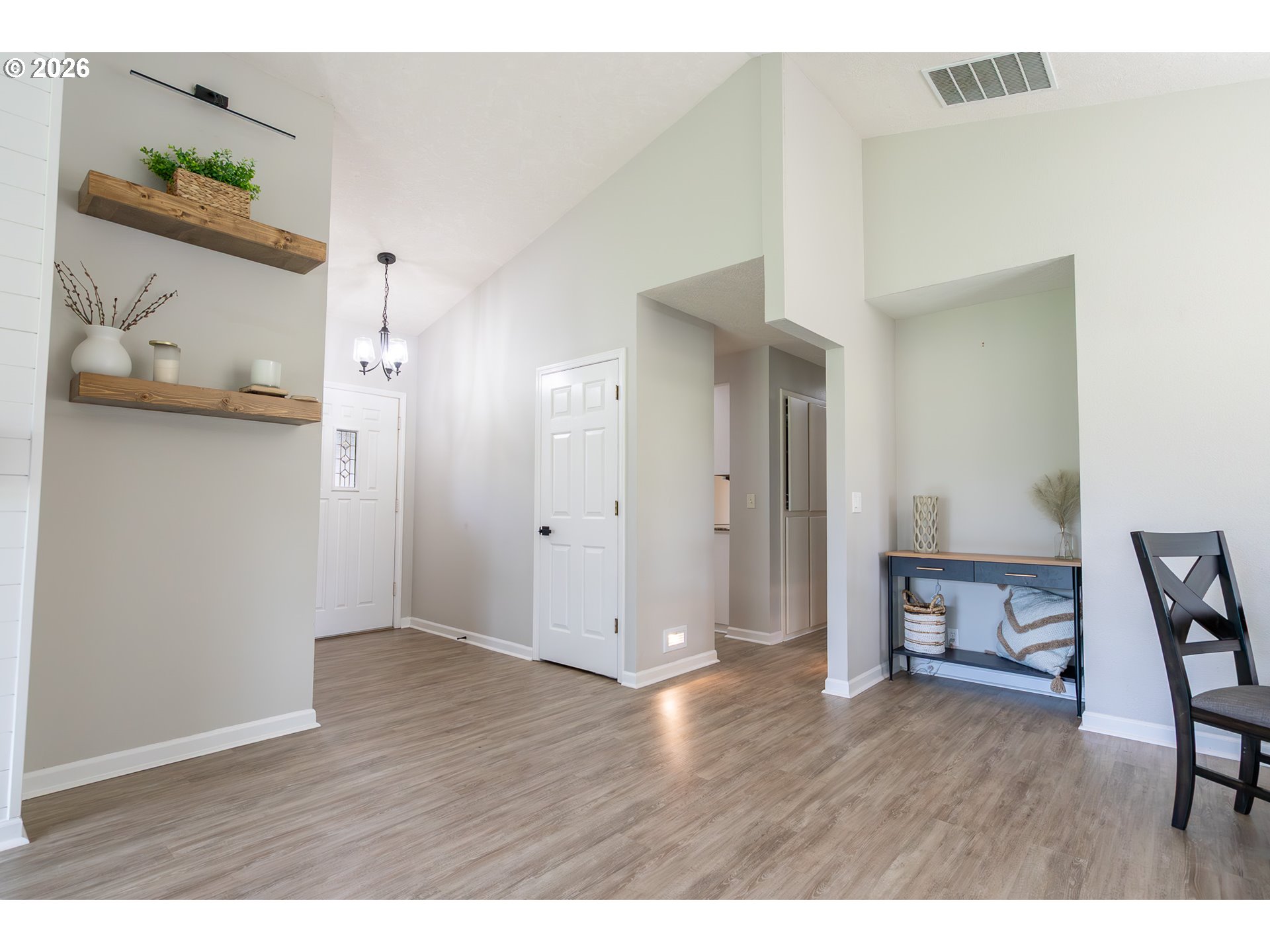 1140 NE CLOVER VALLEY CT