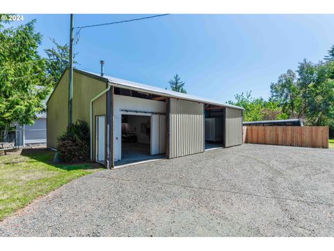 A home in Coos Bay