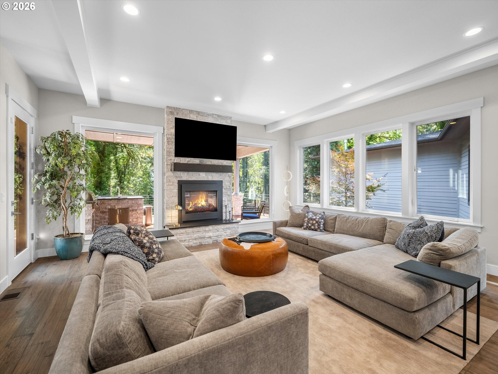 853 G AVE