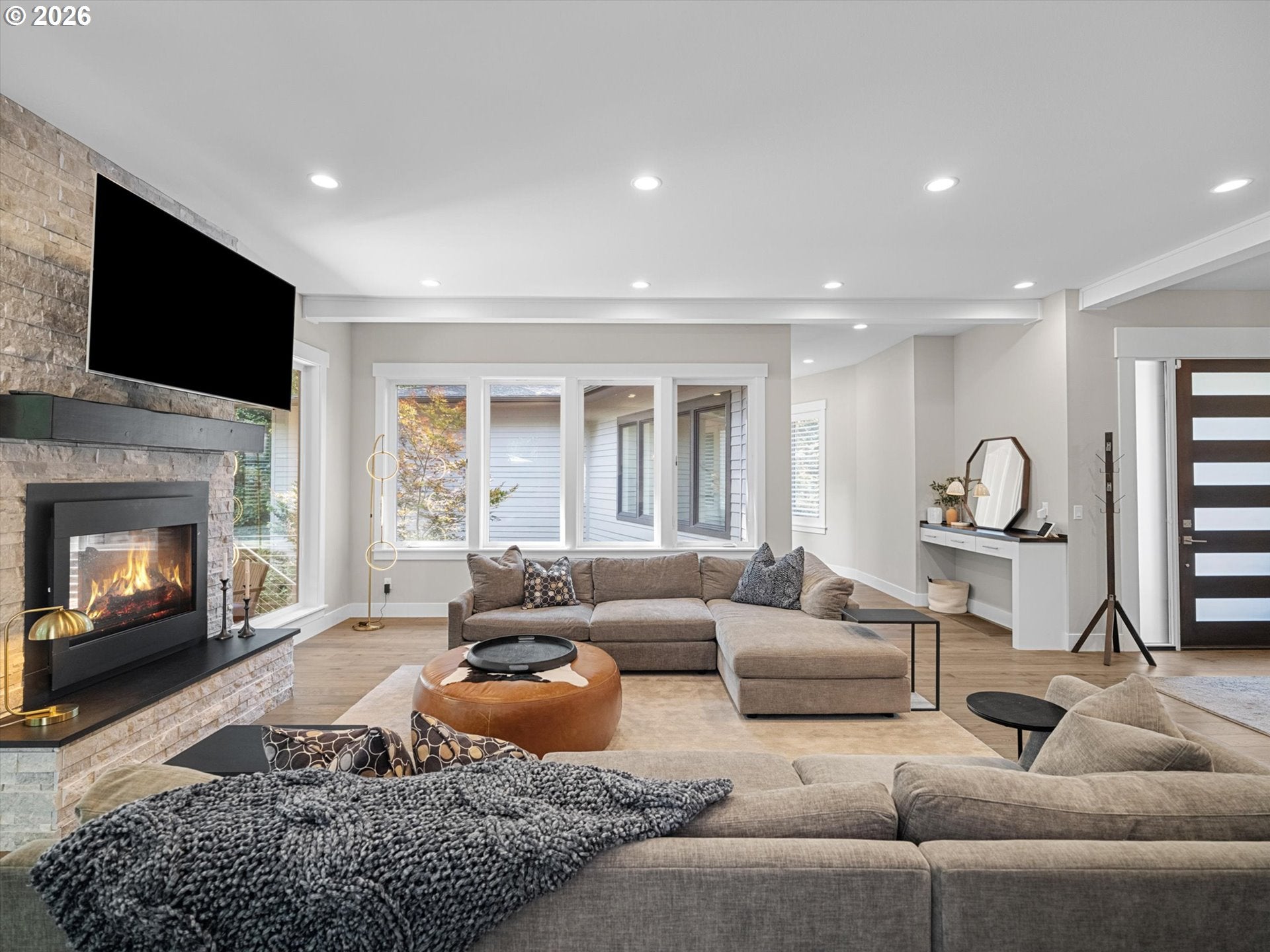 853 G AVE