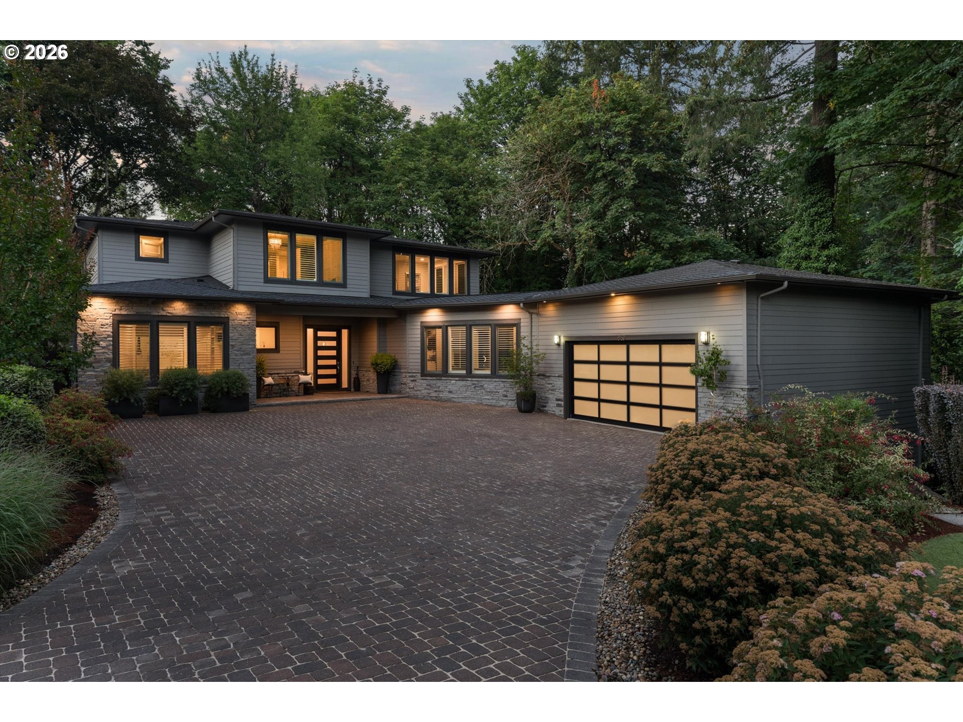 853 G AVE