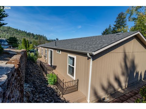 A home in Canyonville