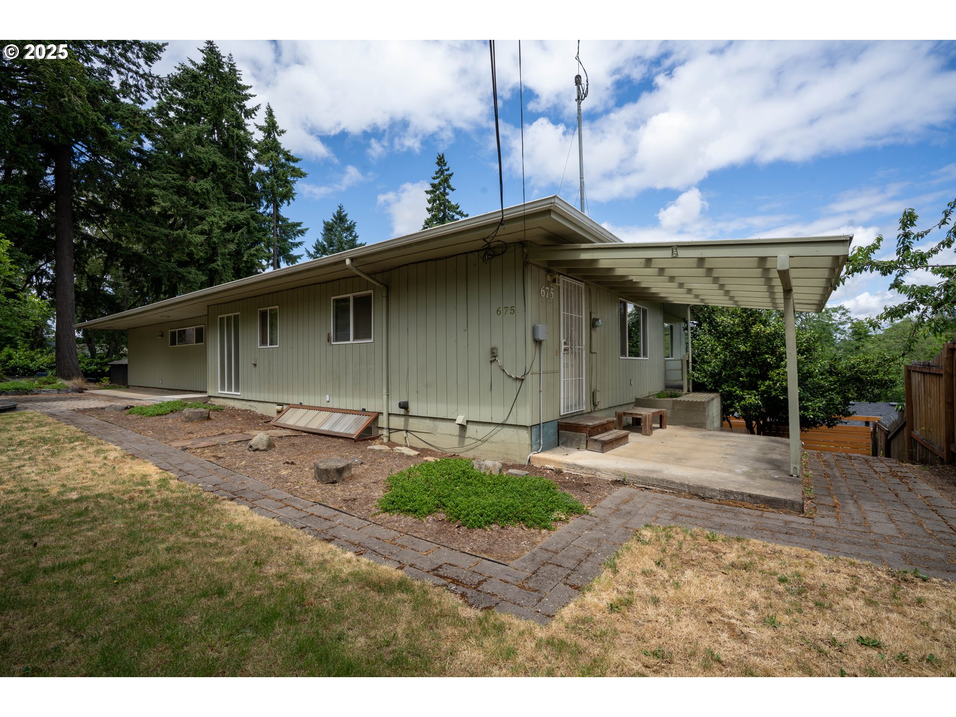 675 LORANE HWY