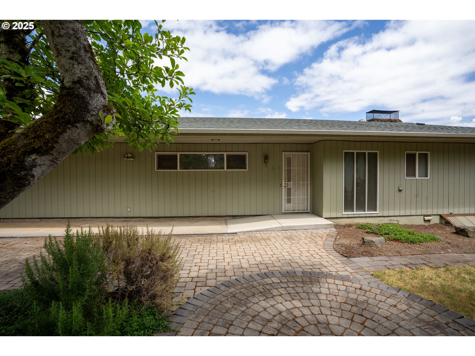 675 LORANE HWY