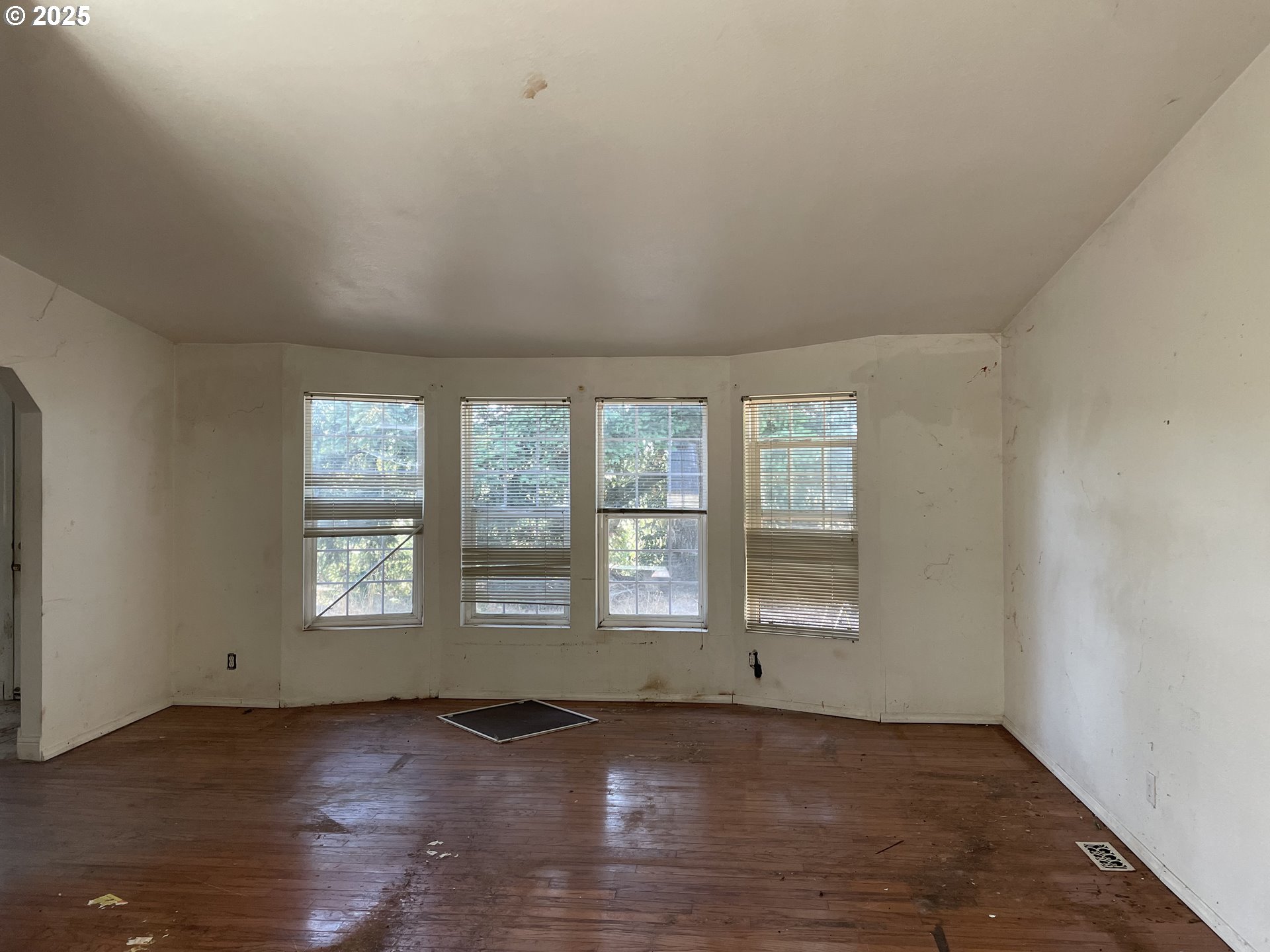 1655 S ELM ST 2