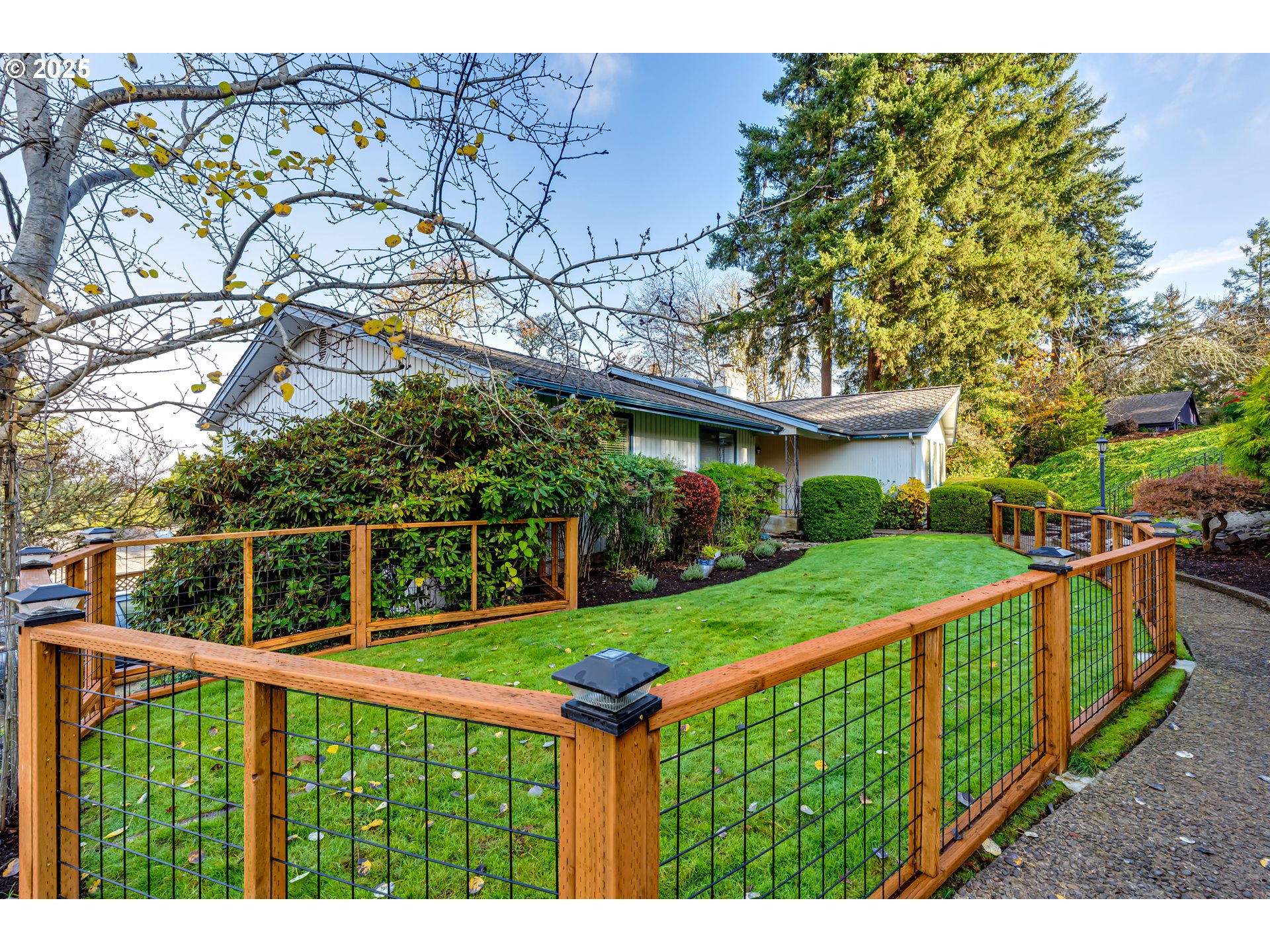 2595 HIGHLAND OAKS DR