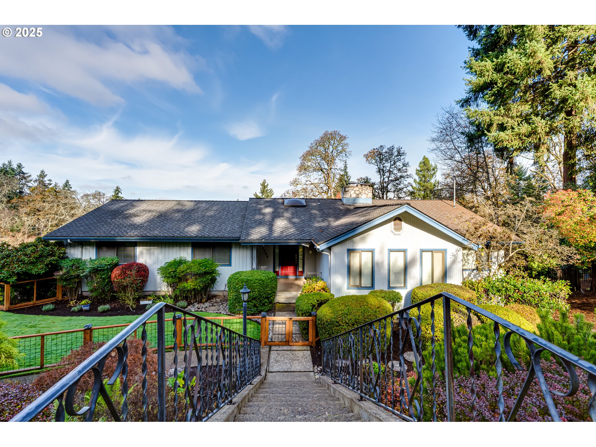 2595 HIGHLAND OAKS DR