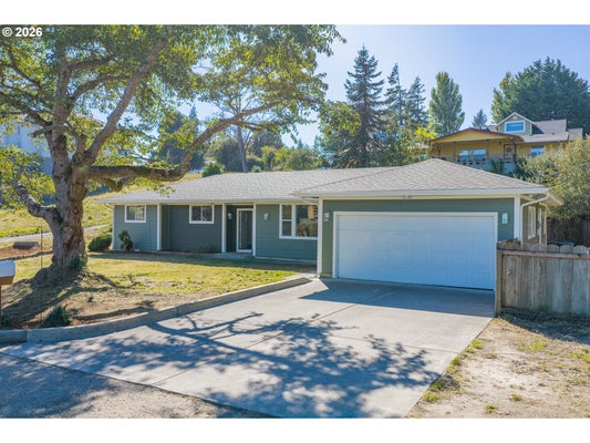 3726 STANTON AVE, NORTH BEND, OR 97459 - Image dff9f094eacde177a7fd4e6019569819/1049225765
