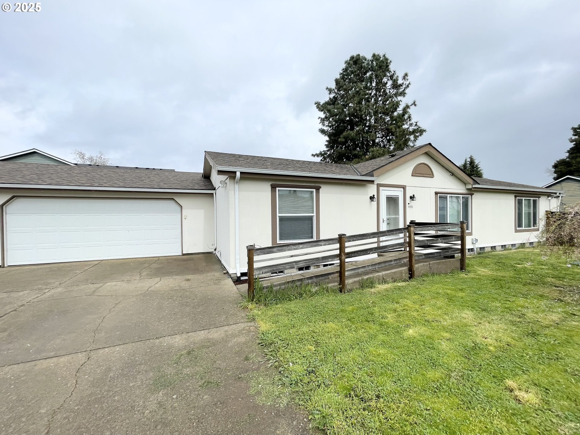 4445 BLUEBERRY LN NE