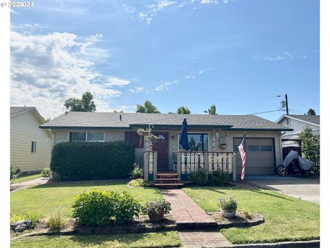 A home in Woodburn