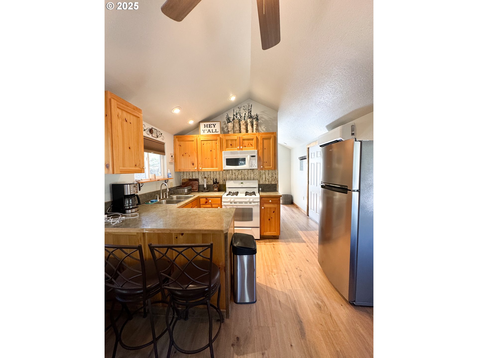 255 E North ST