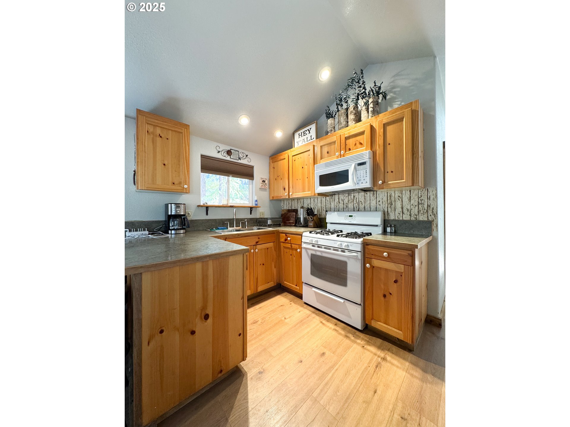 255 E North ST