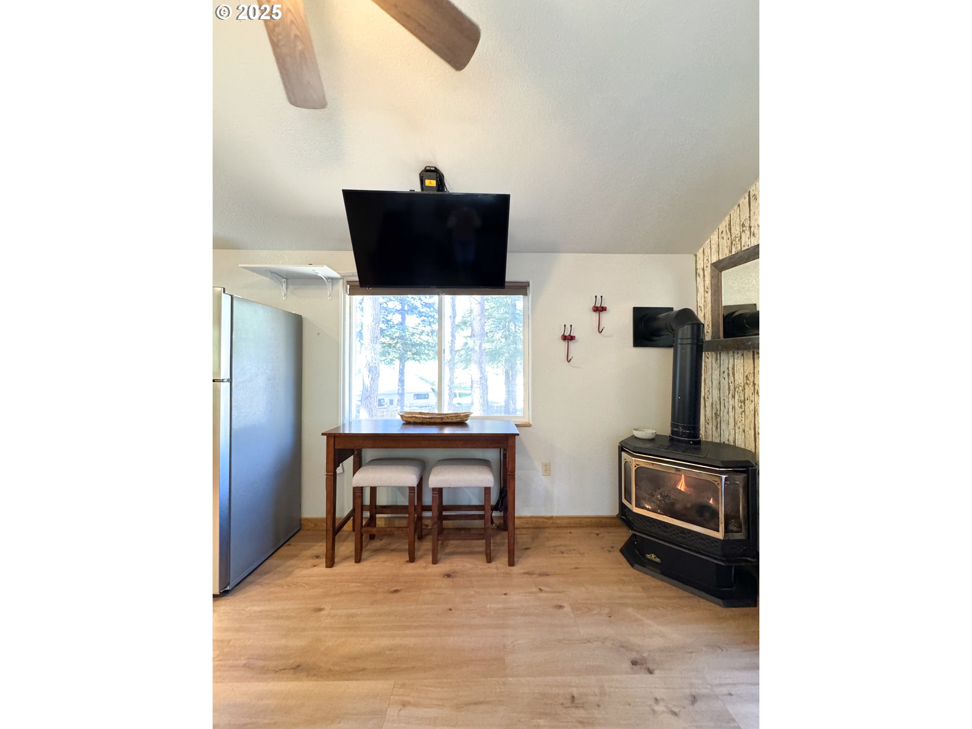 255 E North ST
