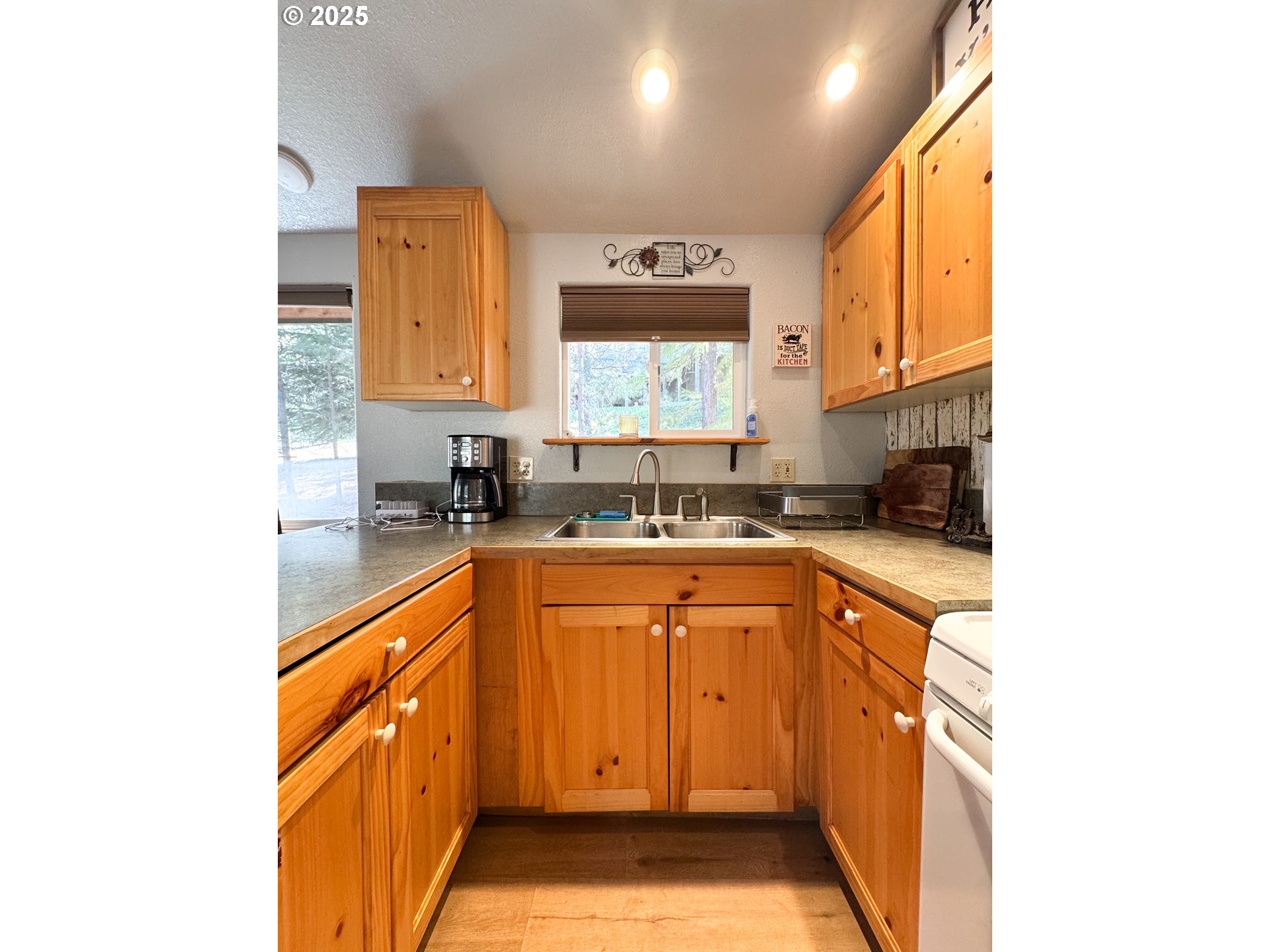 255 E North ST