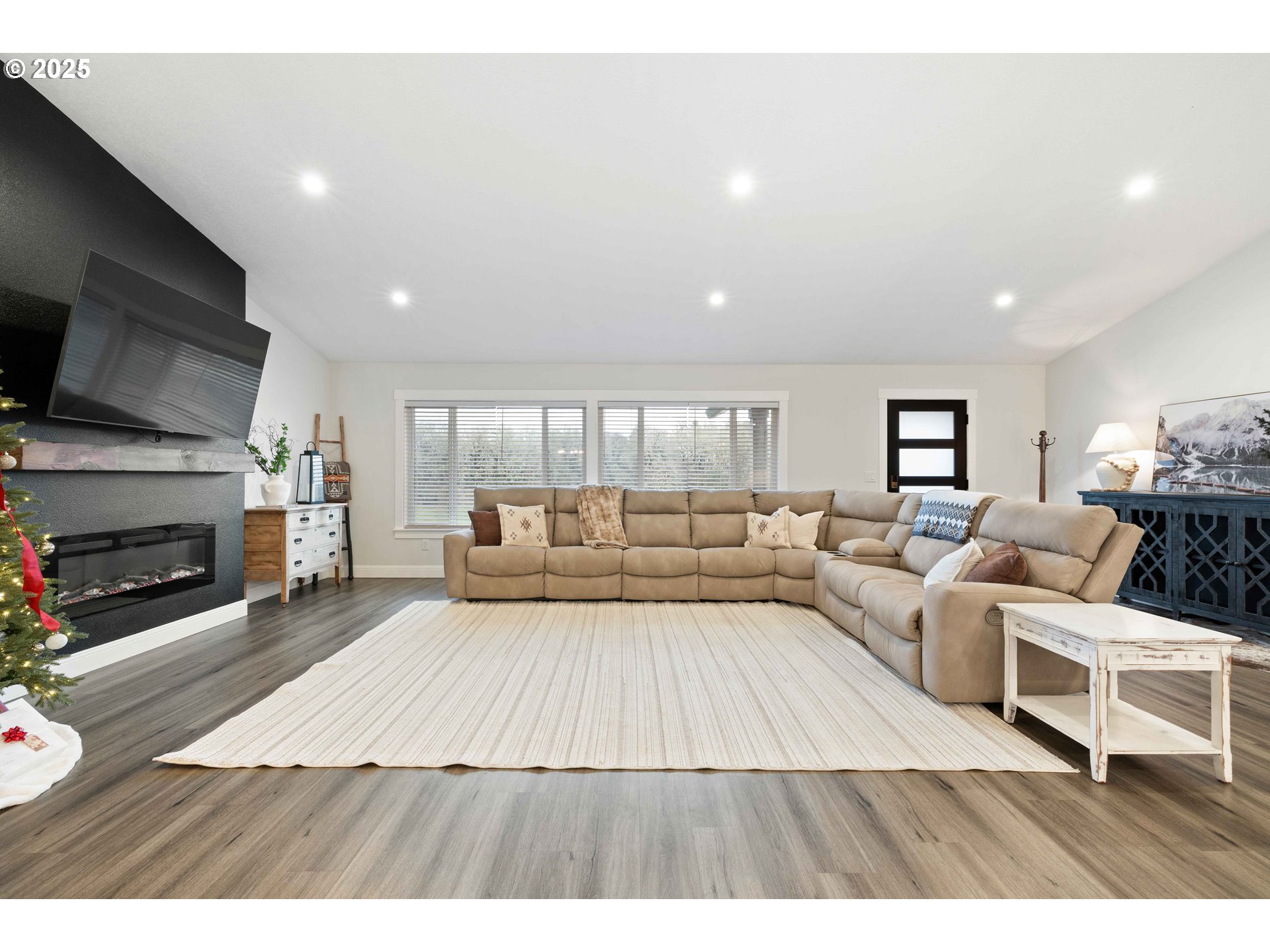 386 N KINGS VALLEY HWY