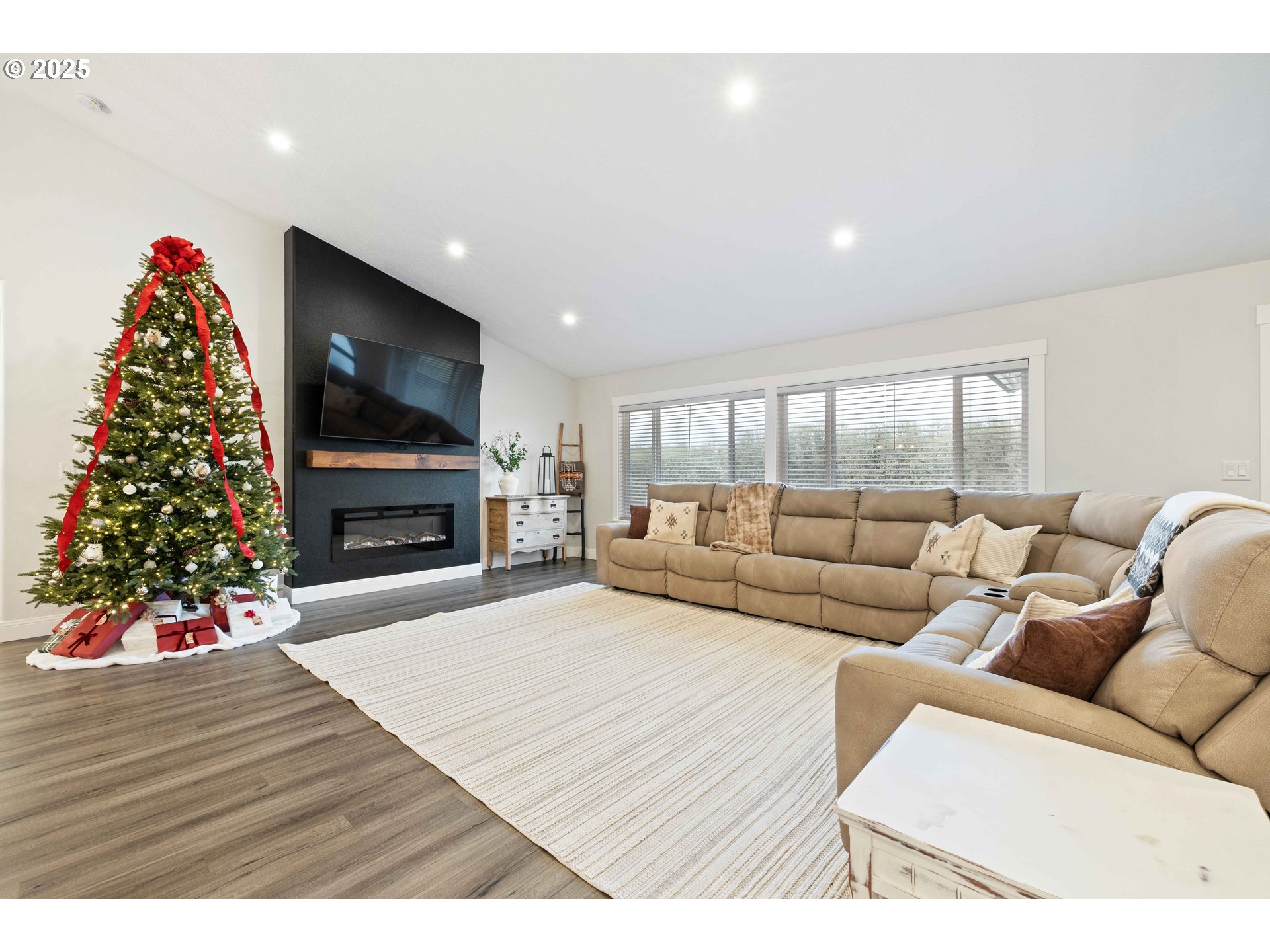 386 N KINGS VALLEY HWY