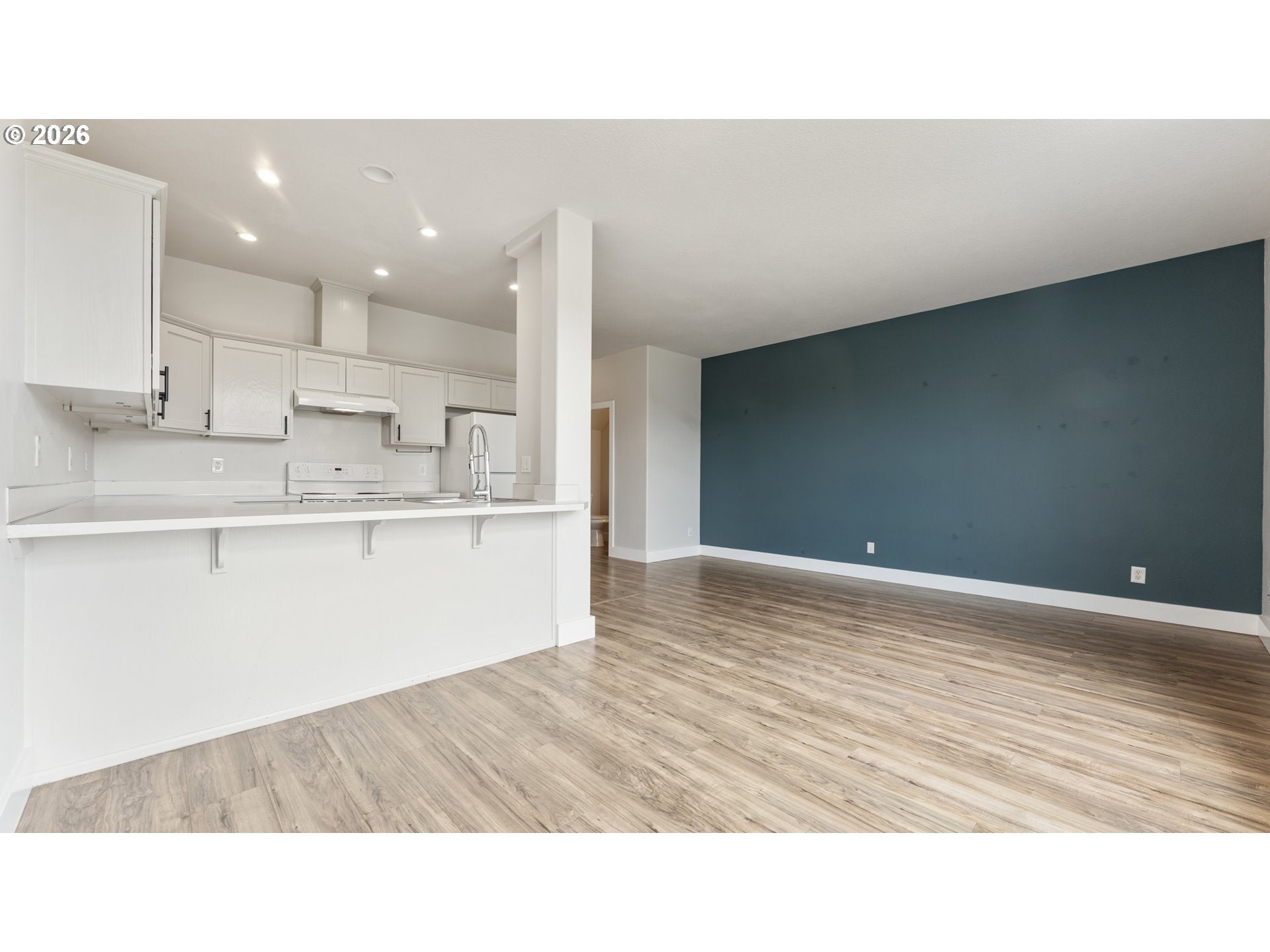 162 FENTON AVE B